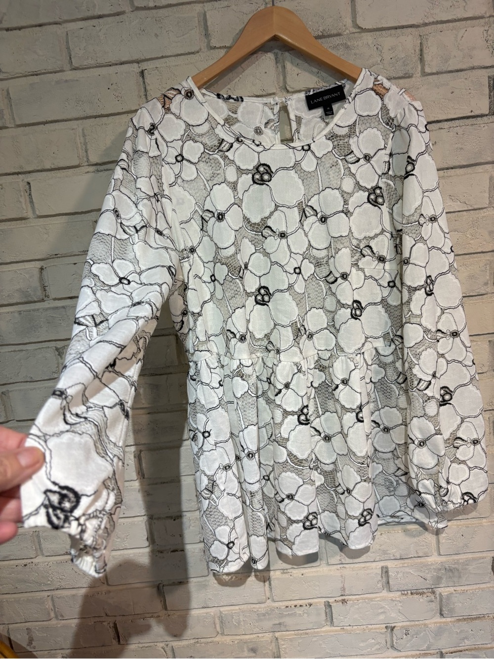LANE BRYANT size 16 White Lace Peplum Top with Black Accents - Picture 3 of 9